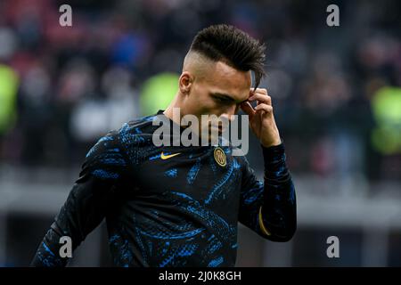 Milan, Italie - 19 mars 2022: Lautaro Martinez du FC Internazionale se réchauffe lors de la série italienne Un match de championnat de football FC Internazionale vs ACF Fiorentina au stade San Siro Banque D'Images