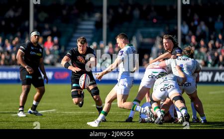 Londres, Royaume-Uni. 19th mars 2022. Tom James, de Northampton Saints, s'est mis à l'épreuve lors du match de la première coupe de rugby entre Saracens et Northampton Saints au stade StoneX, Londres, Angleterre, le 19 mars 2022. Photo de Phil Hutchinson. Utilisation éditoriale uniquement, licence requise pour une utilisation commerciale. Aucune utilisation dans les Paris, les jeux ou les publications d'un seul club/ligue/joueur. Crédit : UK Sports pics Ltd/Alay Live News Banque D'Images