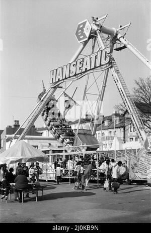 Scènes au parc à thème de Beemem Brothers White Knuckle (anciennement appelé Dreamland) à Margate, dans le Kent. 5th avril 1982. Banque D'Images