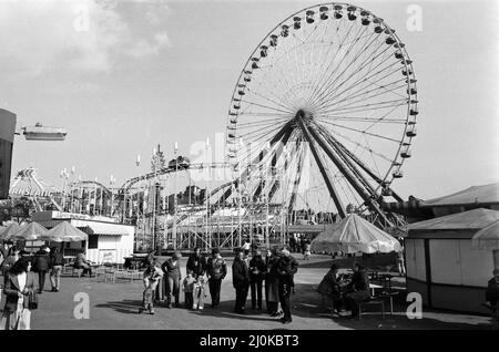 Scènes au parc à thème de Beemem Brothers White Knuckle (anciennement appelé Dreamland) à Margate, dans le Kent. 5th avril 1982. Banque D'Images