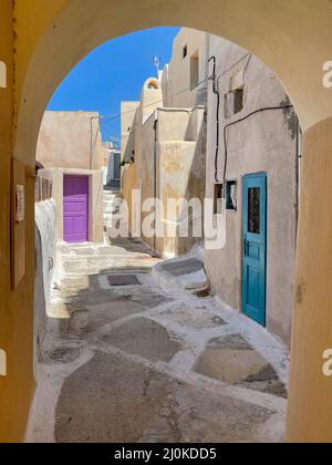 Village médiéval d'Emporio sur l'île de Santorini en Grèce. Banque D'Images