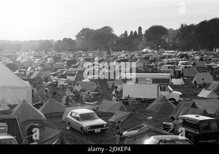 Les festivaliers au Festival national de Rock 20th, qui se tient du 22nd au 24th août, à Richfield Avenue, Reading, août 1980. Banque D'Images