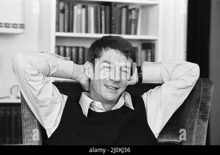 John Hurt, photographié en Allemagne en 1982.John est en Allemagne pour filmer Night Crossing, la véritable histoire de la façon dont le 16th septembre 1979, les familles Strelzyk et Wetzel s'étaient échappées de l'Allemagne de l'est à l'Ouest dans un ballon à air chaud fait maison. John Hurt joue Peter Strelzyk dans le film. Photo prise le 14th février 1982 Banque D'Images