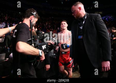 LONDRES, ROYAUME-UNI. 19th MARS Tom Aspinall fête après avoir soumis Alexandre Volkov pendant la nuit de combat 204 de l'UFC à l'arène O2, Greenwich, le samedi 19th mars 2022. (Crédit : Kieran Riley | INFORMATIONS MI) crédit : INFORMATIONS MI et sport /Actualités Alay Live Banque D'Images