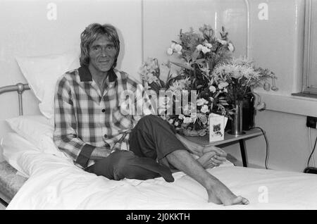 Le chanteur Billy Fury se rétablissant à l'hôpital après s'être effondré avec des troubles cardiaques et rénaux. 8th mars 1982. Banque D'Images
