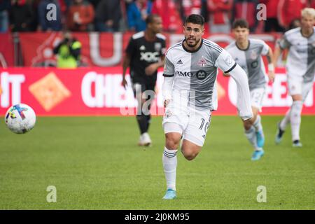 Toronto, Ontario, Canada. 19th mars 2022. Alejandro Pozuelo (10) en action pendant le jeu MLS entre le FC de Toronto et DC United. Le jeu a pris fin en 2-1 pour Toronto FC (image de crédit : © Angel Marchini/ZUMA Press Wire) Banque D'Images