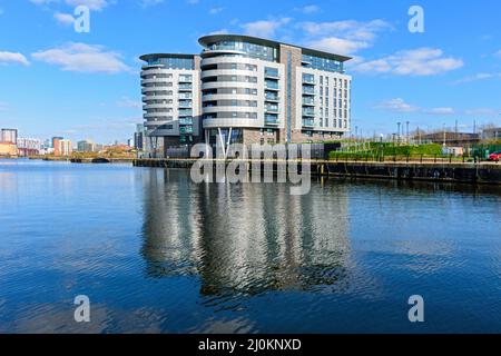 Deux des X1 blocs d'appartements de Manchester Waters, près du canal de Manchester Ship, Pomona Island, Manchester, Angleterre, Royaume-Uni Banque D'Images
