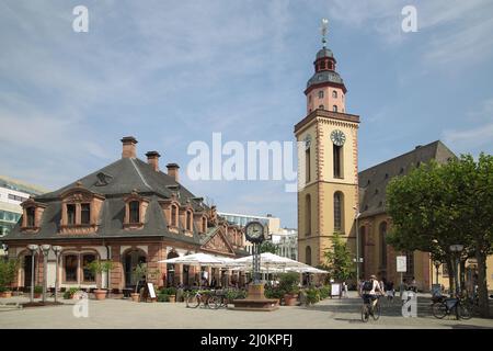 Baroque Hauptwache et gothique Katharinenkirche à Francfort, Hesse, Allemagne Banque D'Images