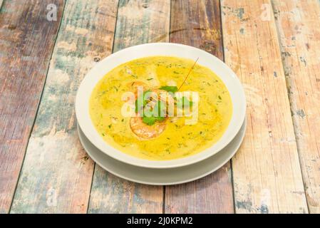 La soupe de fruits de mer est une préparation culinaire sous la forme d'une soupe qui contient un ou plusieurs types de fruits de mer comme ingrédient. Ce type de soupe est très populaire Banque D'Images