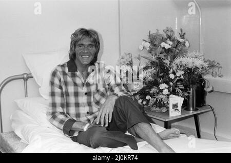Le chanteur Billy Fury se rétablissant à l'hôpital après s'être effondré avec des troubles cardiaques et rénaux. 8th mars 1982. Banque D'Images