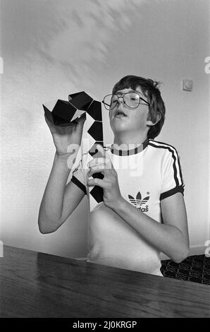 Terence Wilson, 14 ans, de Deepdale, près de Preston, avec son serpent Rubik. 28th août 1981. Banque D'Images