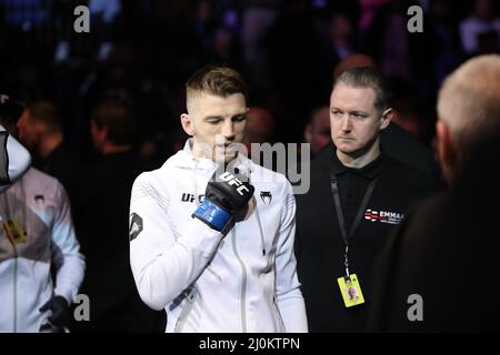 LONDRES, Royaume-Uni - MARS 19: Dan Hooker se prépare à combattre Arnold Allen dans leur combat de poids de Featherweight pendant la nuit de combat de l'UFC 204: Volkov v Aspinall événement à l'Arena O2 le 19 mars 2022 à Londres, Royaume-Uni, Royaume-Uni. (Photo de Vianney le Caer/PxImages) Banque D'Images