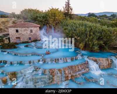 Spa naturel avec cascades et sources chaudes aux thermes de Saturnia, Grosseto, Toscane, Italie, sources chaudes Cascate del Mulino W Banque D'Images