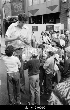 L'Oxford Street Association a organisé une fête pour plus de 5000 enfants avant le mariage royal. La fête s'étendait de Tottenham court Road à Marble Arch. 26th juillet 1981. Banque D'Images