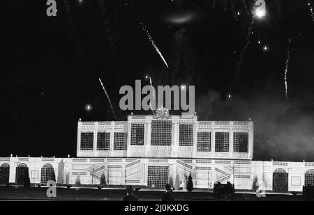 Le feu d'artifice a été observé par un demi-million de personnes à Hyde Park à Londres, devant le mariage royal. 28th juillet 1981. Banque D'Images