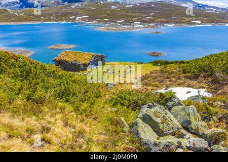 Vavatn lac panorama paysage chalets huts neige montagnes Hemsedal Norvège. Banque D'Images