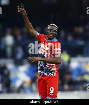 Naples, Italie. 19th mars 2022. Victor Osimhen de Naples célèbre après un match de football entre Naples et Udinese à Naples, Italie, le 19 mars 2022. Credit: STR/Xinhua/Alay Live News Banque D'Images