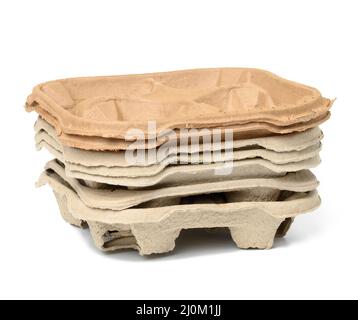 Porte-boissons chaudes recyclable marron, porte-papier pour quatre tasses, fond blanc Banque D'Images