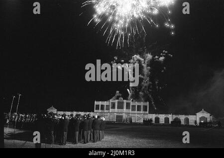 Le feu d'artifice a été observé par un demi-million de personnes à Hyde Park à Londres, devant le mariage royal. 28th juillet 1981. Banque D'Images