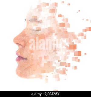 Portrait futuriste d'une jeune femme avec ses yeux fermés Banque D'Images