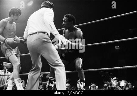 Maurice Hope v Carlos Herrera WBC World Super Welterweight Title. Wembley Arena, Wembley, Londres, Royaume-Uni.Hope gagné par décision unanime tour 15. (Photo) action de combat. 26th novembre 1980 Banque D'Images