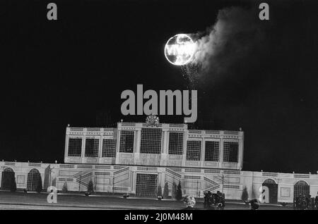 Le feu d'artifice a été observé par un demi-million de personnes à Hyde Park à Londres, devant le mariage royal. 28th juillet 1981. Banque D'Images