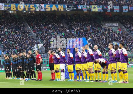 Milan, Italie. 19th mars 2022. Italie, Milan, mars 19 2022: Équipes dans le champ central pour la présentation du match pendant le match de football FC INTER vs FIORENTINA, Serie A 2021-2022 day30, San Siro stade (photo par Steve Sanchez/Pacific Press) Credit: Pacific Press Media production Corp./Alay Live News Banque D'Images