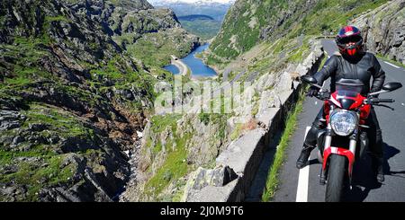 Sur Ducatis (Gamle haukeliveien), une vieille route pittoresque Banque D'Images