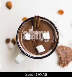 Chocolat chaud avec guimauve de tubules Banque D'Images