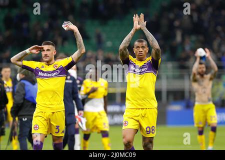 Milan, Italie. 19th mars 2022. Italie, Milan, mars 19 2022: Igor dos Santos (défenseur Fiorentina) salue les fans à la fin du match de football FC INTER vs FIORENTINA, Serie A 2021-2022 day30, San Siro Stadium (Credit image: © Fabrizio Andrea Bertani/Pacific Press via ZUMA Press Wire) Banque D'Images