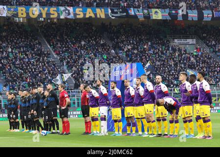 Milan, Italie. 19th mars 2022. Italie, Milan, mars 19 2022: Équipes dans le champ central pour la présentation du match pendant le match de football FC INTER vs FIORENTINA, Serie A 2021-2022 day30, San Siro stade (Credit image: © Fabrizio Andrea Bertani/Pacific Press via ZUMA Press Wire) Banque D'Images