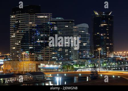 Melbourne City docklands quartier nocturne plein de lumières Banque D'Images