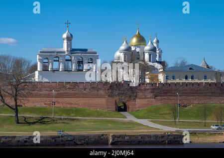 Jour de printemps aux murs du Kremlin de Novgorod Veliky Novgorod, Russie Banque D'Images