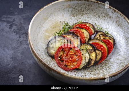 Ratatouille française traditionnelle de style moderne avec tomates Banque D'Images