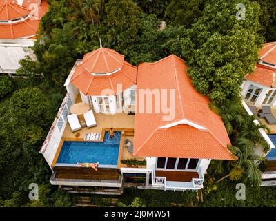 Phuket Thaïlande novembre 2021, Resort de luxe avec piscine villa en Thaïlande sur une journée nuageux pendant la saison de pluie Banque D'Images