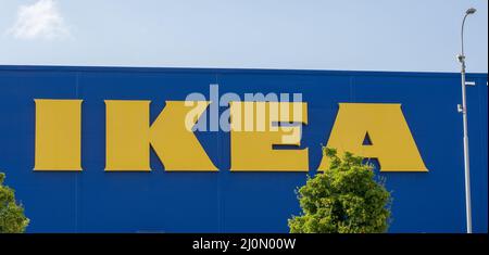 Bratislava, Slovaquie - 14 août 2021 : magasin de meubles IKEA. IKEA a été le plus grand détaillant de meubles au monde sinc Banque D'Images