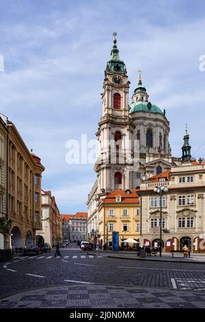 L'église Saint Nikolaus dans le centre historique de Prague Banque D'Images