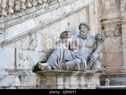 Statue d'un Dieu romain Banque D'Images