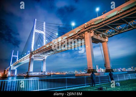 Nuit du pont de la baie de Yokohama (prise de Daikokufuto) Banque D'Images