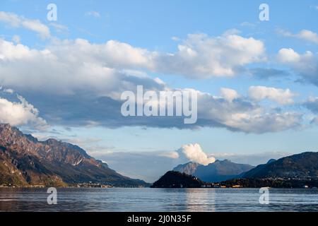 Panorama sur la montagne autour du lac de Côme.Italie Banque D'Images