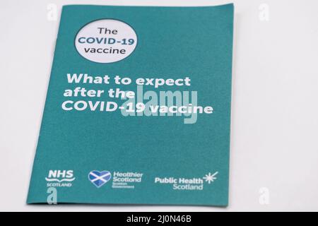 Galloway, Écosse - décembre 29th 2021 : à quoi s'attendre après la brochure du vaccin Covid-19, NHS Scotland Banque D'Images