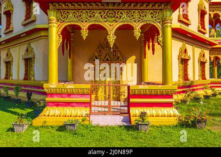 Wat Phol Phao porte d'entrée du temple bouddhiste Luang Prabang Laos. Banque D'Images