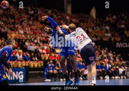 Herning, Danemark. 19th mars 2022. Dika Mem (10) de France et Magnus Gullerud (21) de Norvège vus pendant le match Norlys Golden League 2022 entre la France et la Norvège à Jyske Bank Boxen à Herning. (Crédit photo : Gonzales photo/Alamy Live News Banque D'Images