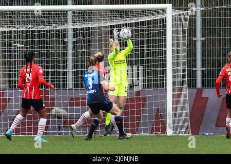 EINDHOVEN, PAYS-BAS - MARS 20: Lisan Alkemade de PSV lors du match KNVB Beker Vrouwen entre PSV et ADO Den Haag au campus de Herdgang de PSV le 20 mars 2022 à Eindhoven, pays-Bas (photo de Hans van der Valk/Orange Pictures) Banque D'Images