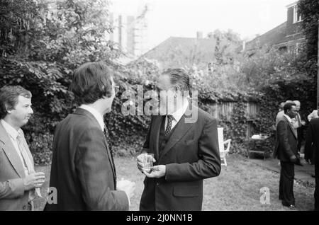 Ramon Castro, frère du célèbre Fidel Castro (qui était à l'époque président de Cuba). Ramon est représenté, lors d'une réception à l'ambassade de Cuba. 8 Juillet 1984 Banque D'Images