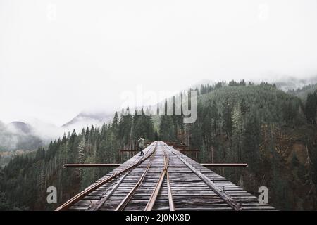 Personne Pont de chemin de fer . Haute qualité et résolution magnifique concept de photo Banque D'Images