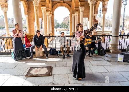 Flamenco Gruppe auf der Plaza de España à Séville, Andalousie, Espagnol | Groupe Flamenco sur la place Plaza de España, Séville, Andalousie, Espagne Banque D'Images