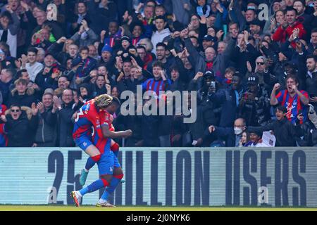 Londres, Royaume-Uni. Londres, Royaume-Uni. 20th mars 2022. Londres, Royaume-Uni. 20th mars 2022. 20th mars 2022 ; Selhurst Park, Crystal Palace, Londres, Angleterre ; Premier League football, Crystal Palace versus Everton ; Marc Gu&#x17d;Hhi of Crystal Palace fête avec Conor Gallagher après qu'il ait obtenu son score pour 1-0 dans les 25th minutes de crédit : action plus Sports Images/Alamy Live News crédit : action plus Sports Images/Alamy Live News crédit : action plus Sports Images/Alamy Live News Banque D'Images