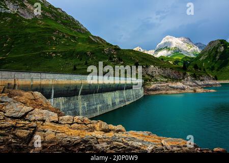 Le lac Spullersee un lac de haute montagne dans le Vorarlberg Banque D'Images