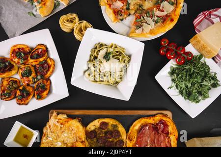 Légumes pizzas près des pâtes. Haute qualité et résolution magnifique concept de photo Banque D'Images